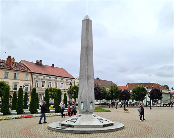074-Гвардеиск, Памятник русским воинам четырех воин